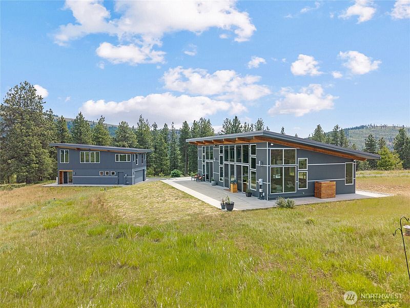 3rd image of 1280 Mountain Creek Drive