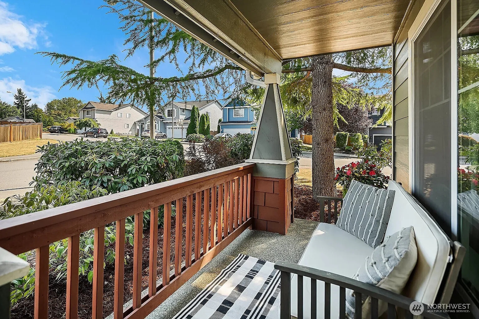 4 bed, 2042 sqft, $4,000 — Photo 2