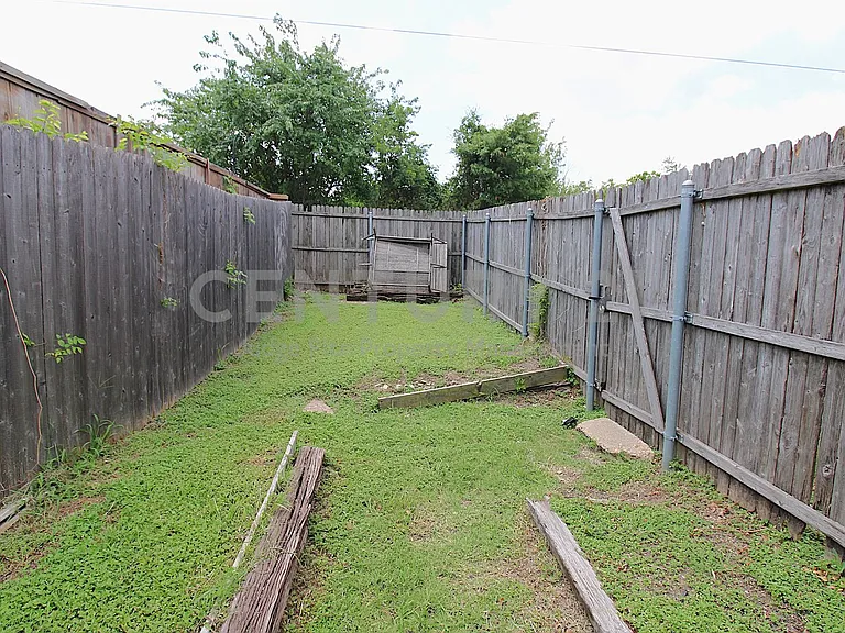 407 Pogue St — Photo 12