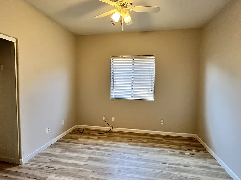495 N Bluejay Dr — Photo 2