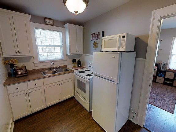 3rd image of 1618 Hilldale Dr