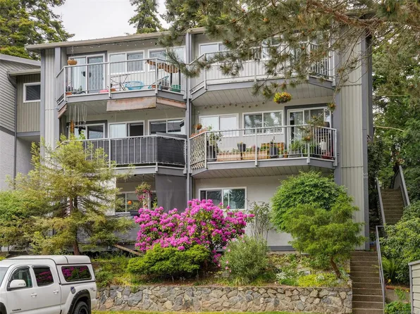 518 Carnation Pl, Saanich, BC V8Z 6G5