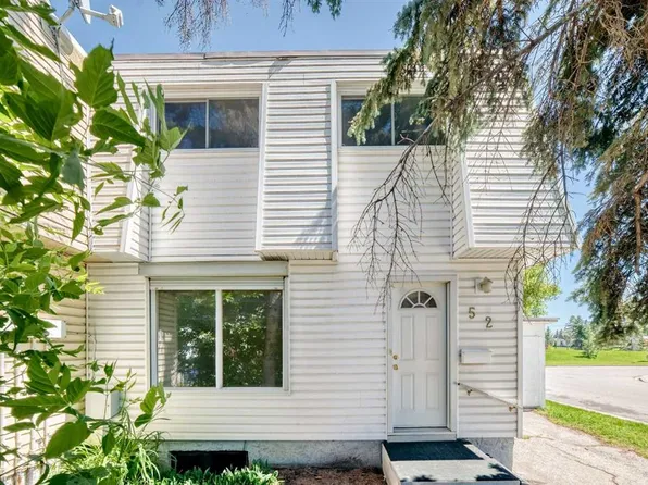 52 W Doverdale Mews SE, Calgary, AB T2B 1V9