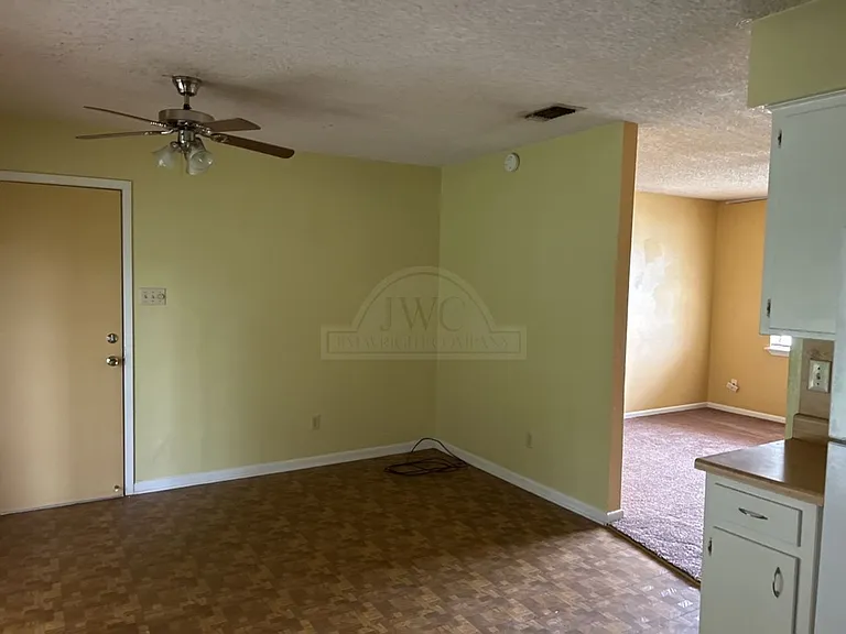 820 Michelle Dr — Photo 9