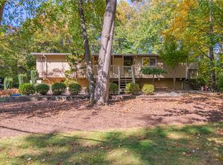 29 Renfrew Rd, Chestnut Ridge, NY 10977