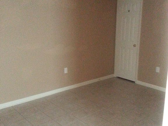 4th image of 950 W Oak St