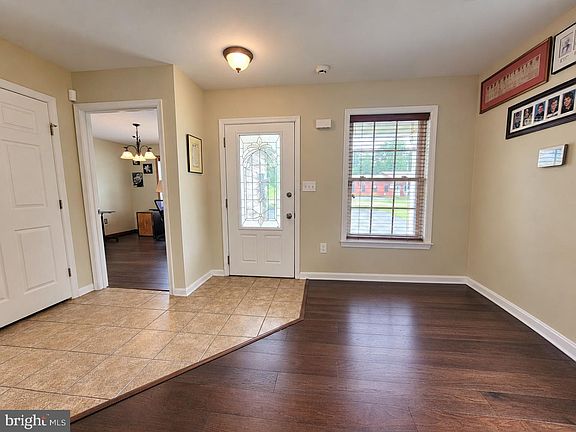 5th image of 1049 Newville Rd