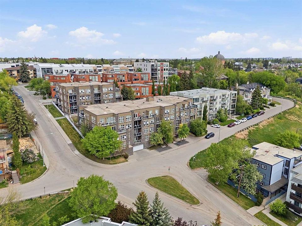 1st image of 532 S 5th Ave NE #305