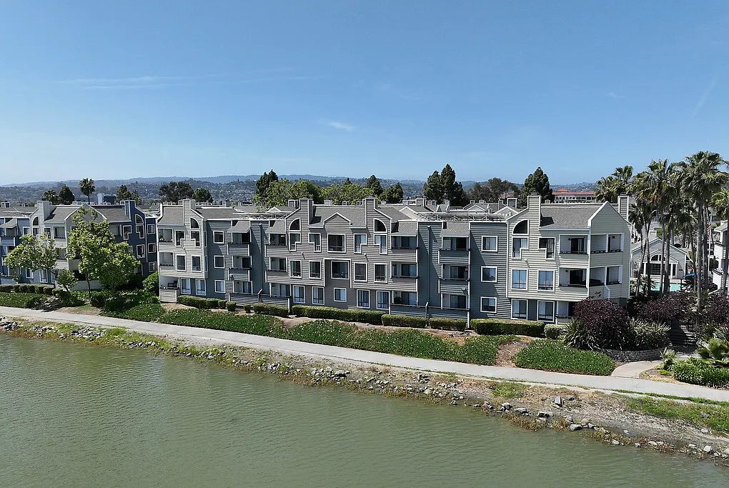 Lakeshore Landing — Photo 4