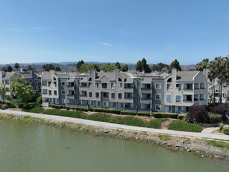 Lakeshore Landing — Photo 4