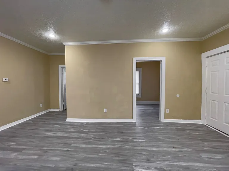 722 S Hackley St — Photo 2