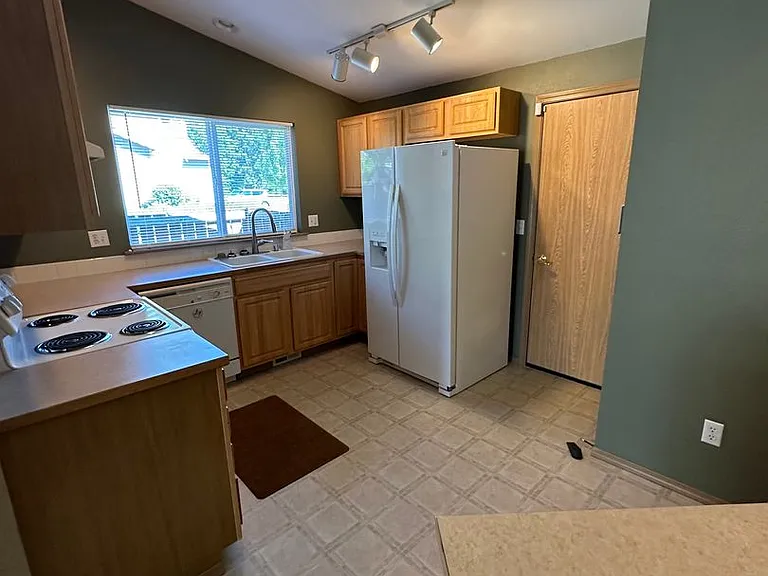 2721 Hidden Springs Loop SE — Photo 14