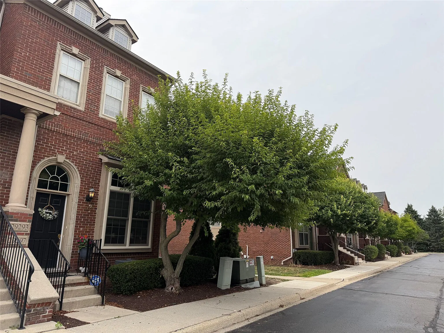 2 bed, 1.5 bath, 1146 sqft, $1,800 — Photo 3