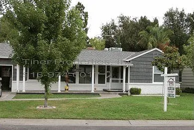 2820 Alamitos Way photo 1