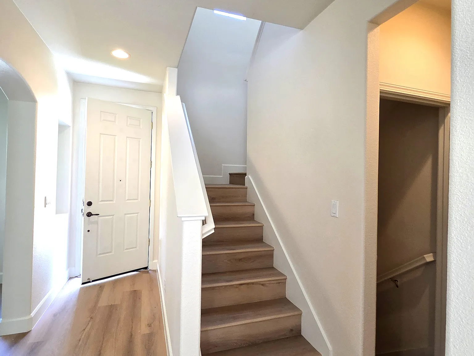 3 bed, 2.5 bath, 1727 sqft, $4,600 — Photo 4