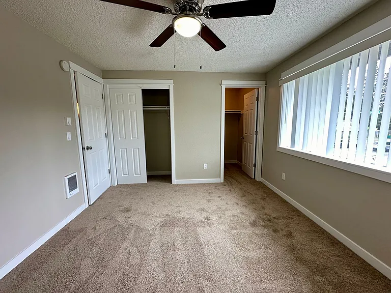 1098 SW Hensley Rd — Photo 15