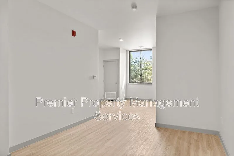 1 bed, 1.0 bath, 711 sqft, $1,175 — Photo 2