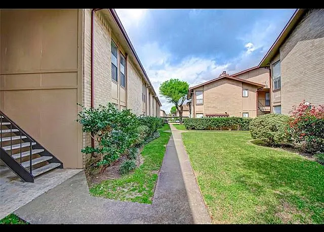 2 bed, 2.0 bath, 1050 sqft, $1,150 — Photo 4