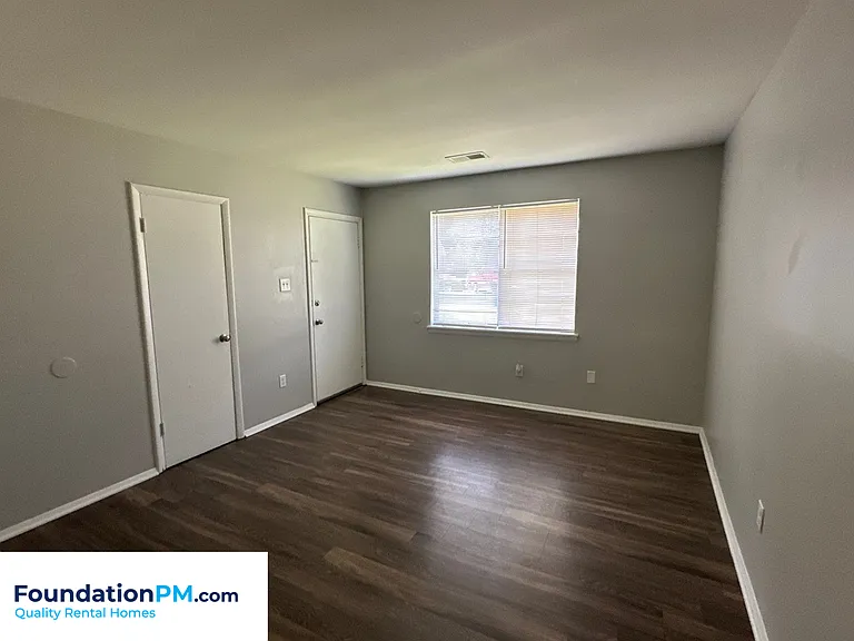 1056 Hudson St #1 — Photo 7