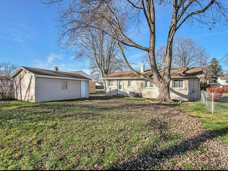 2740 Kettering Dr — Photo 3