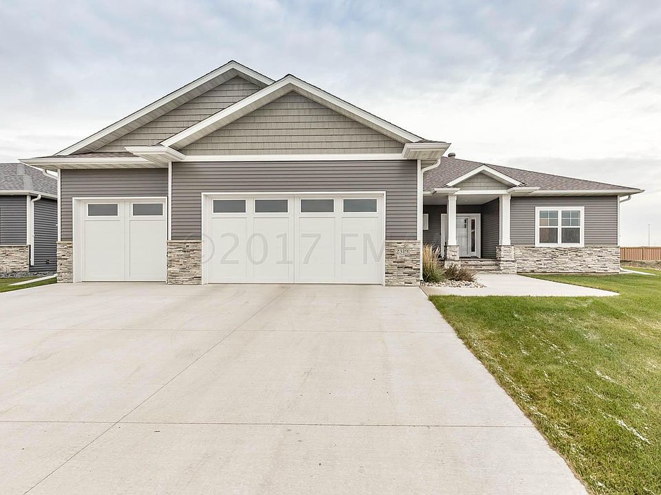 1st image of 2319 McLeod Dr E