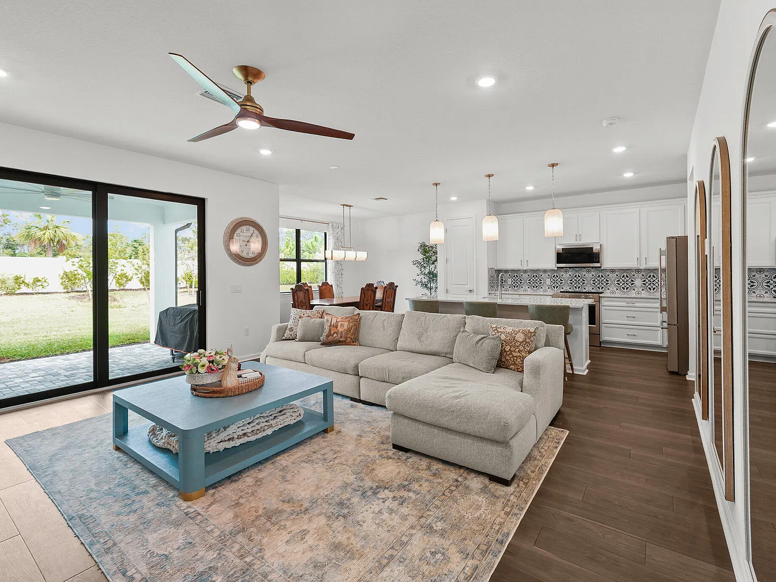 5 bed, 3.0 bath, 2615 sqft, $5,300 — Photo 2