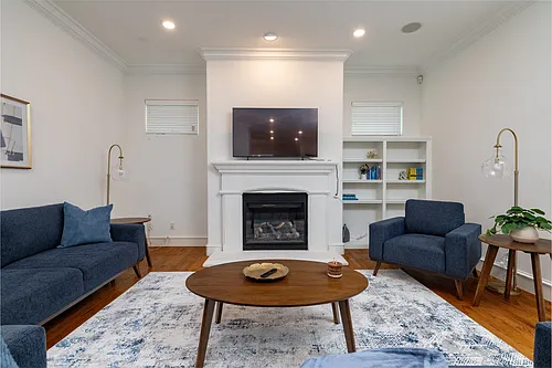 2833 Lee St Photo 1
