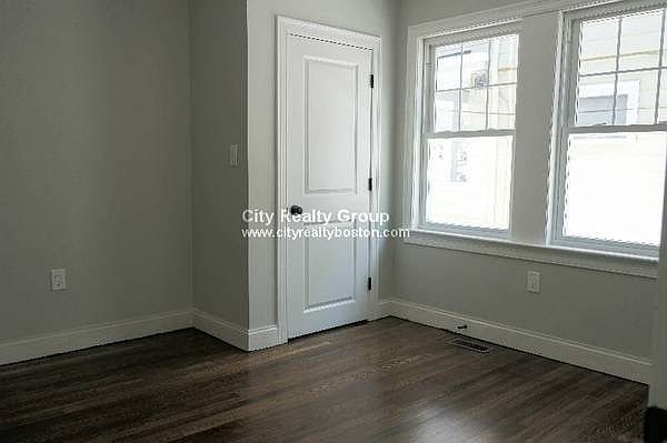 2nd image of 16 School St