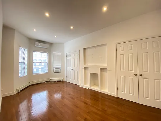 Rented by Kaden Realty | media 8