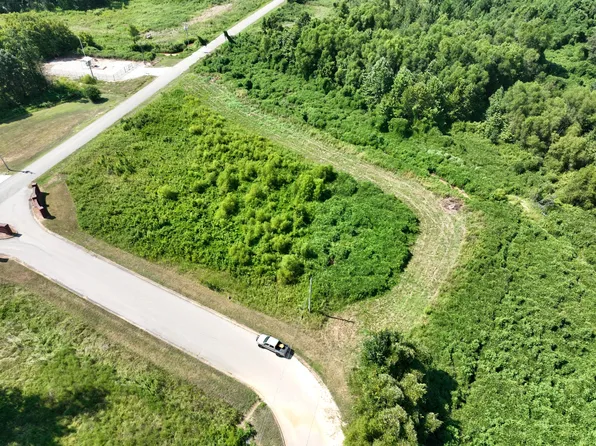 1 Fern Creek Dr, Lexington, TN 38351