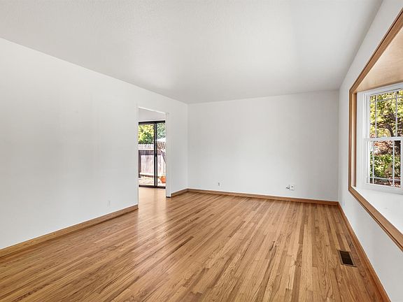 5th image of 537 Emerald Park Court