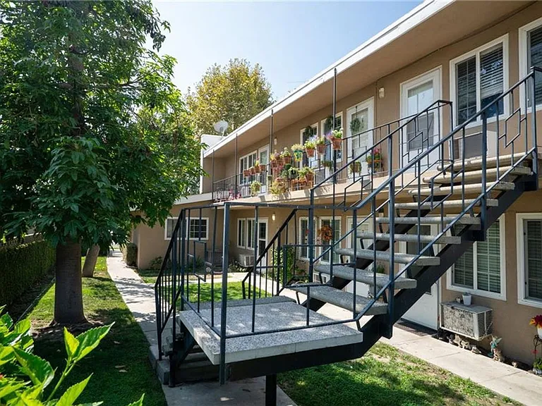 2119 E Westport Dr #7 — Photo 14