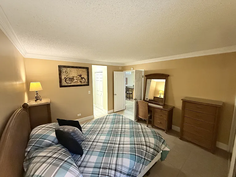 511 Hahaione St #1B — Photo 22