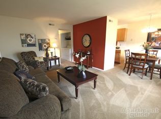 22 N Kingsbridge Pl APT B, Chesapeake, VA 23322