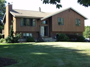 16 Strawberry Ln, Dartmouth, MA 02747