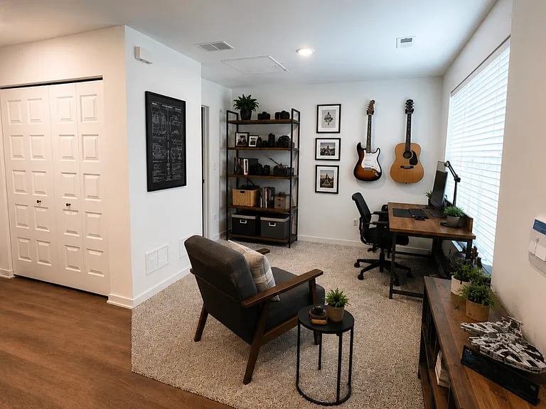 435 Lakeshore Ct — Photo 3