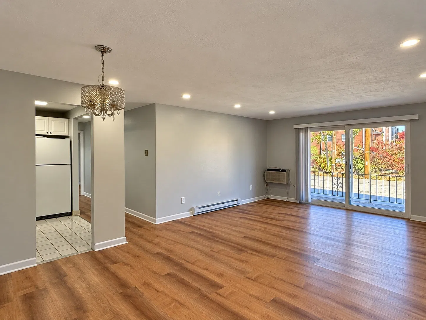 2 bed, 1.0 bath, 900 sqft, $2,400 — Photo 2