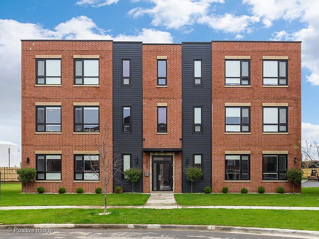 1st image of 2158 N Nashville Ave #2