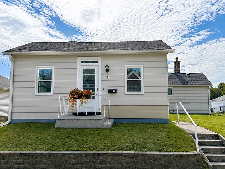 511 Main Ave — Photo 1