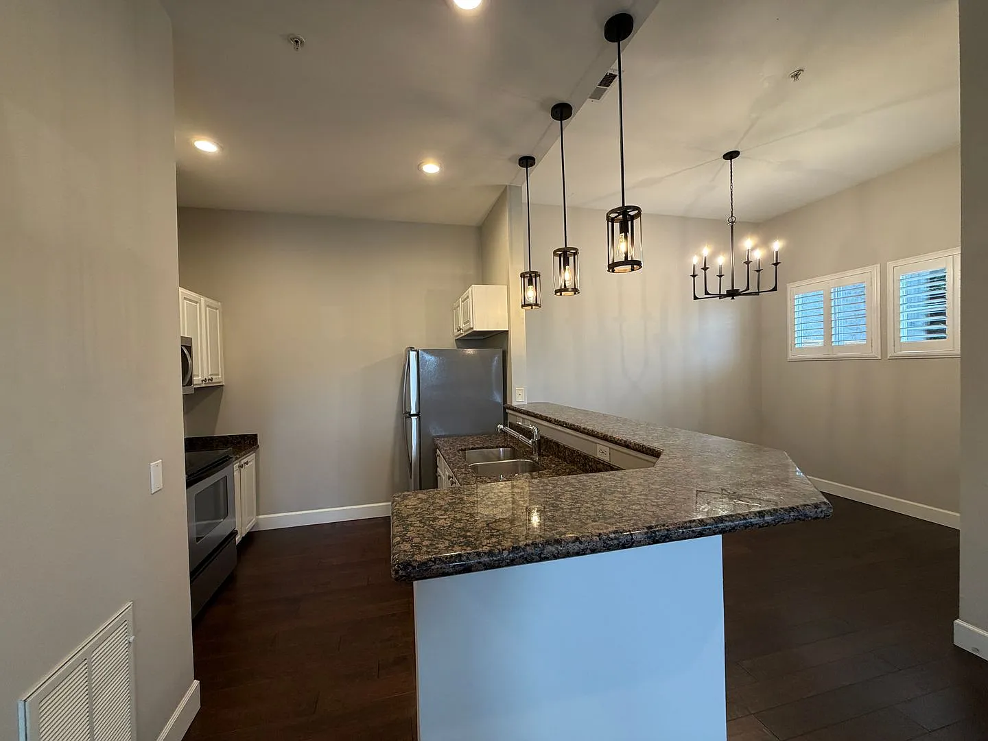 2Bd/2Ba Bellevue Condo — Photo 3