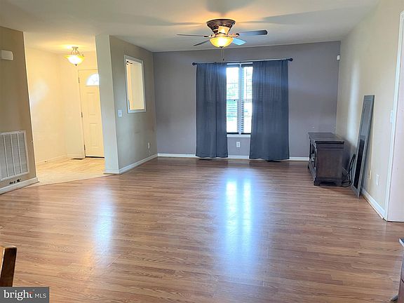 2nd image of 657 Lakeview Dr