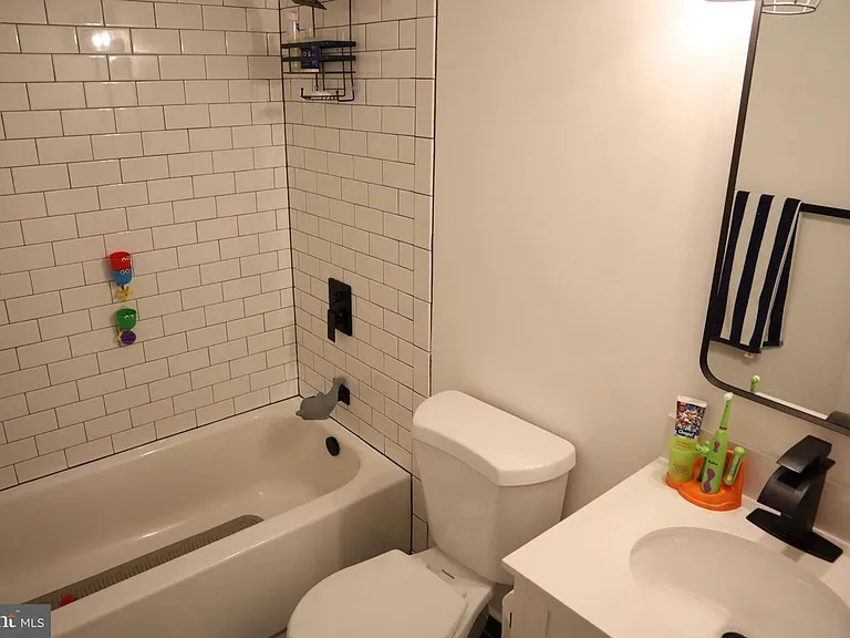 15826 Anamosa Dr — Photo 18