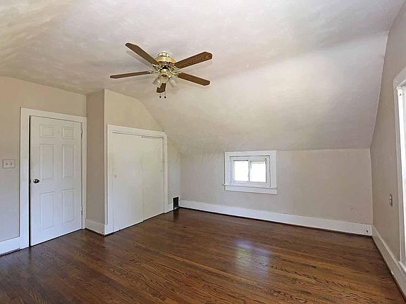2nd image of 514 E Burgess St