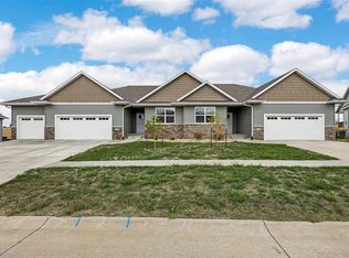 224 Ridge View Dr, Fairfax, IA 52228