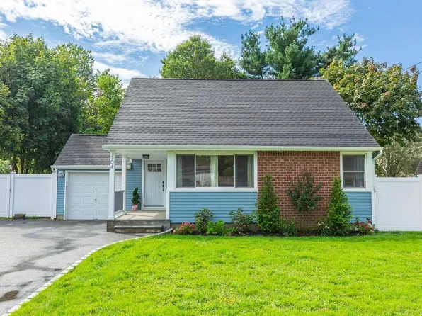 104 Raleigh Lane, West Islip, NY 11795