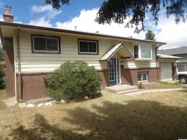 808 Gardenia Dr, Cheyenne, WY 82009