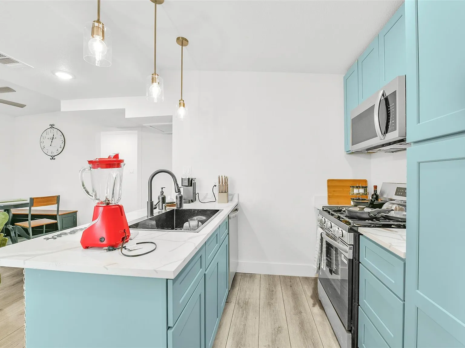 3 bed, 2.0 bath, 1100 sqft, $2,000 — Photo 4