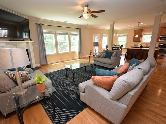 4th image of 404 Blue Lake Dr