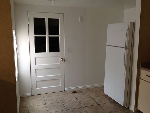 4th image of 1254 S Stewart St