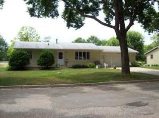 715 9th St NW, Willmar, MN 56201